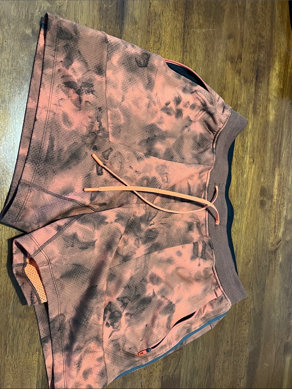 lululemon athletica Men's Tie-Dye Shorts - Coral/Charcoal 5in no liner